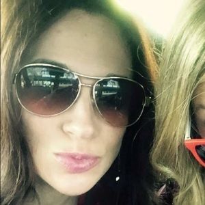 Meet your Posher, Kara
